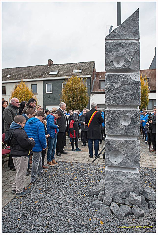 statue